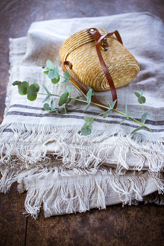 lumiere-et-sac-en-paille-eucalyptus