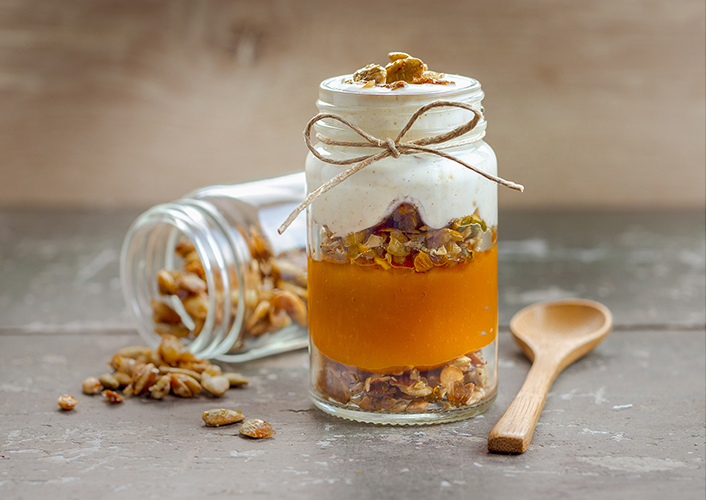 Pour-les-Editions-Larousse-Coffret-Desserts-in-a-jar-creme-de-butternut-graines-de-courges-caramelisees