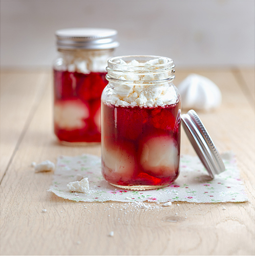 Pour-les-Editions-Larousse-Coffret-Desserts-in-a-jar-litchis-framboises-gelée-de-fruits-et-meringues