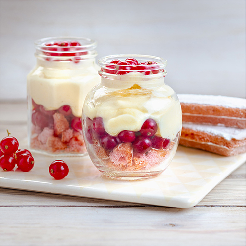 Pour-les-Editions-Larousse-Coffret-Desserts-in-a-jar-tiramisu-groseille-biscuits-roses