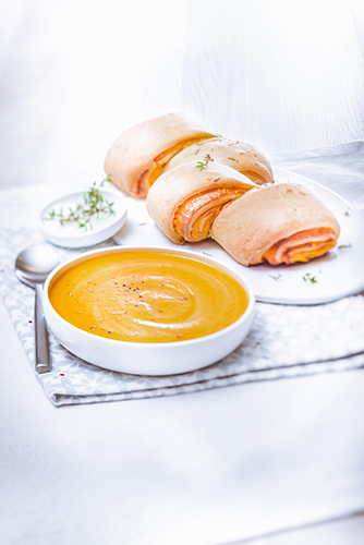 Petites soupes carottes et gingembre + pain au cheddar et thym-photographe culinaire