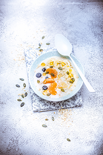 bowl-porridge-mandarine-myrtilles