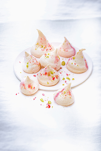 petites-meringues-fraise-pistaches