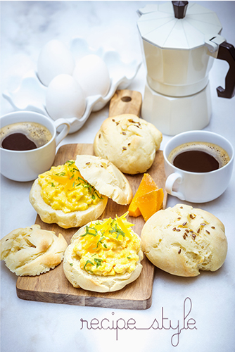 cones-oeufs-brouillés-cheddar-brunch-breakfast-cafetiere-italienne-offre-recettes-photos-all-in-one