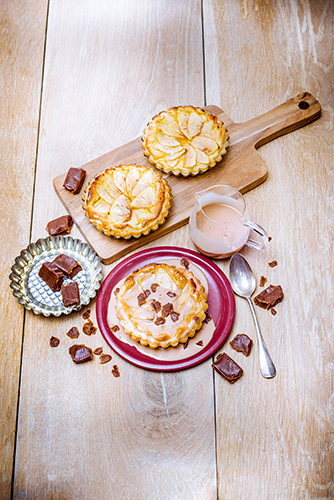 Tarte-aux-pommes-frangipane-et-sauce-au-caramel