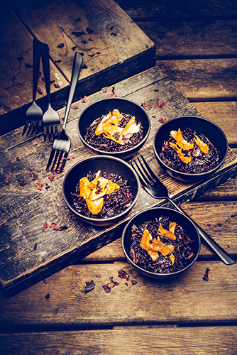 risotto-de-riz-noir-et-eglefin-fume-recettes-speciales-halloween