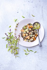 salade-de-lentilles-beluga-truite-fumée-romarin-recettes-herbes