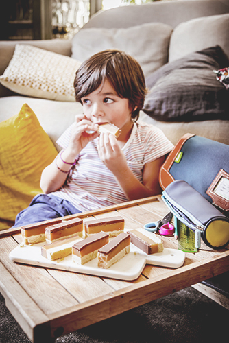 recettes-gouter-enfant-shortbread-chocolat-caramel-mains