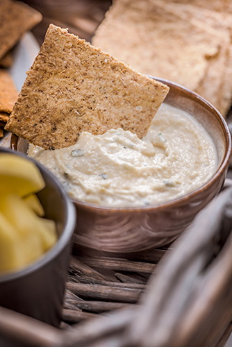 Crackers-Rebon-plateau-aperitif-houmous-pois-chiche-Photographe-professionnelle-Marielys-Lorthios.com