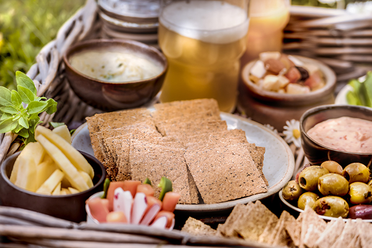 Crackers-Rebon-plateau-aperitif-jardin-biere-Photographe-professionnelle-Marielys-Lorthios.com