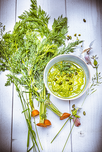 zero-dechet-Carottes-pesto-fanes-photo-Marielys-Lorthios-Photographe-Culinaire