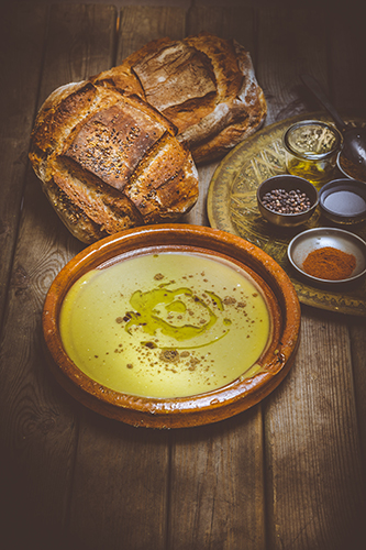 bessara-huile-olive-soupe-veloute-pois-casses-legumineuses